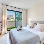 Vacation I The Sovereign Penthouse, New Furniture, Gated Complex, Large Communal Pool, 24h Security, 5min To Puerto Banus *