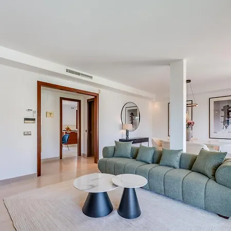 公寓 Vacation I The Sovereign Penthouse, New Furniture, Gated Complex, Large Communal Pool, 24h Security, 5min To Puerto Banus 马尔韦利亚