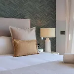 Vacation I The Sovereign Penthouse, New Furniture, Gated Complex, Large Communal Pool, 24h Security, 5min To Puerto Banus Lejlighed