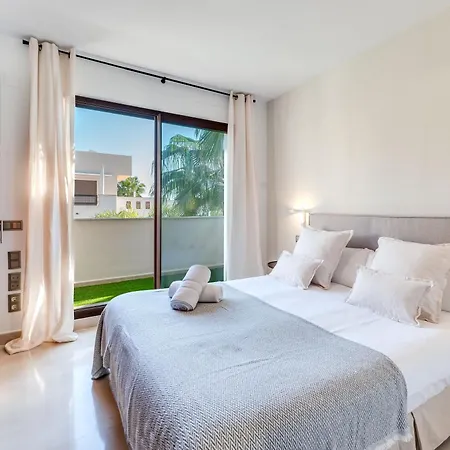 Vacation I The Sovereign Penthouse, New Furniture, Gated Complex, Large Communal Pool, 24h Security, 5min To Puerto Banus *