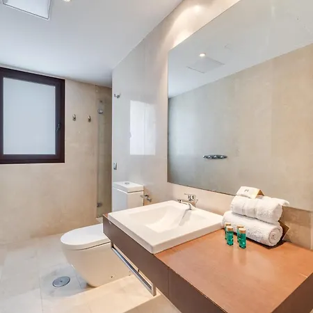 Vacation I The Sovereign Penthouse, Large Communal Pool, 24h Security, 5min To Puerto Banus *